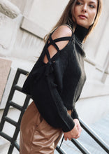 Load image into Gallery viewer, Quinn Black Cropped Sweater